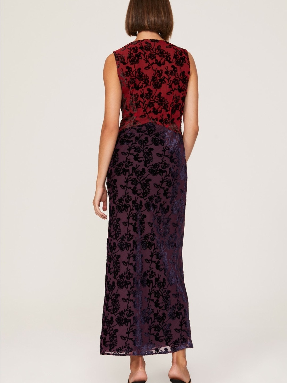 Sleeveless V-Neck Burgundy and Black Floral Evening Gown - Picture 2 of 10